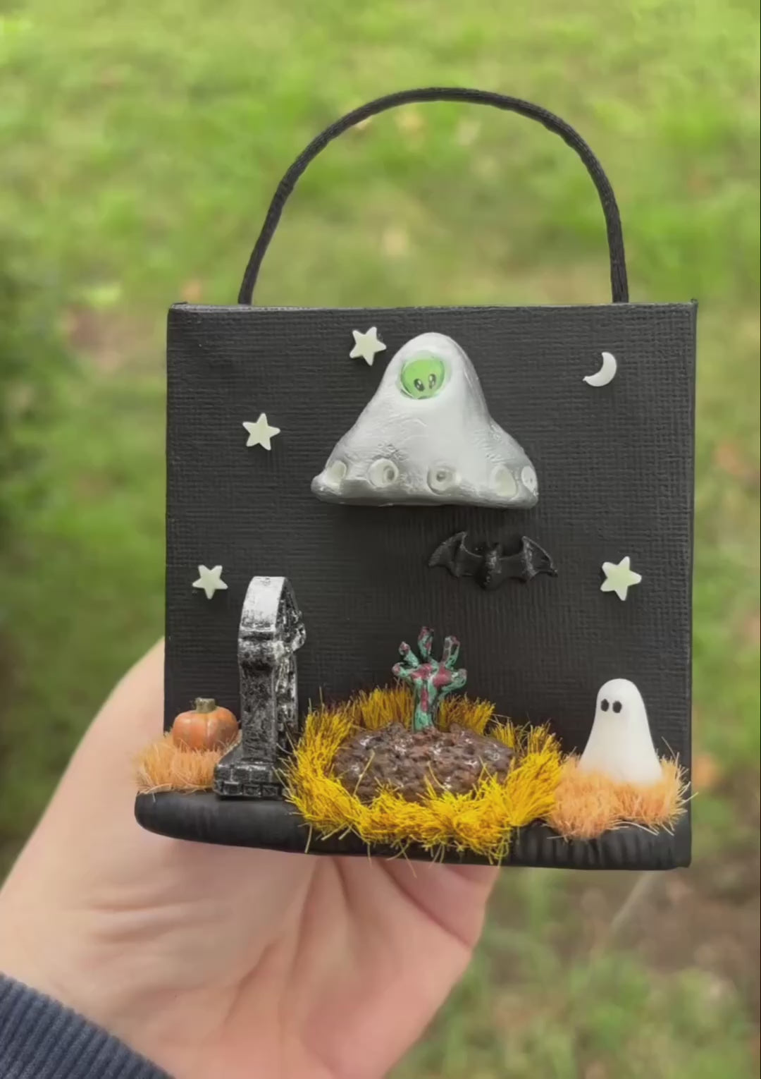 Mini Zombie Abduction Decor